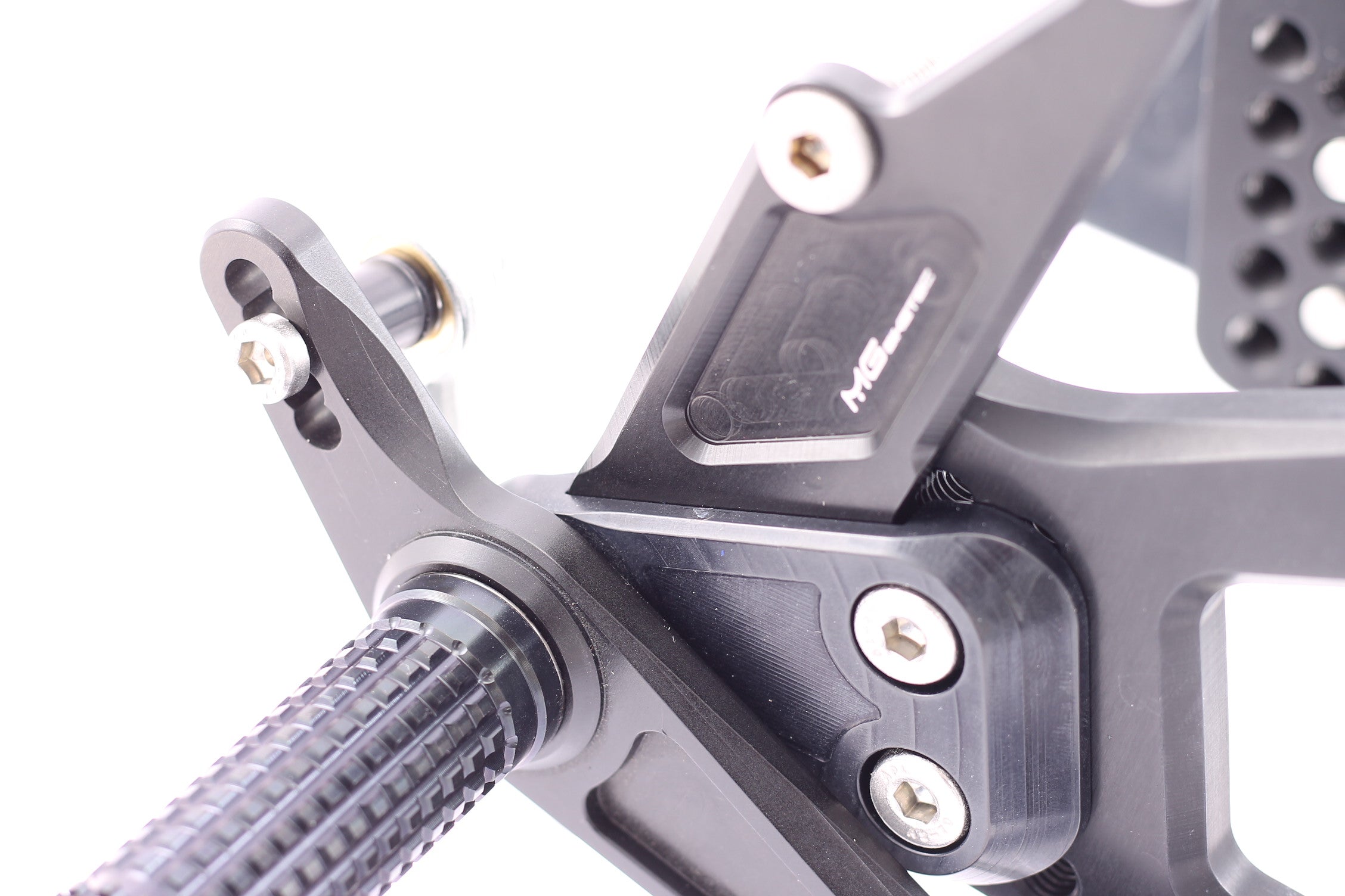 MG Biketec Fußrastenanlage Kawasaki ZX-6R 2009 - 2016 & ZX-6R 636 2013 - 2020 nahaufnahme