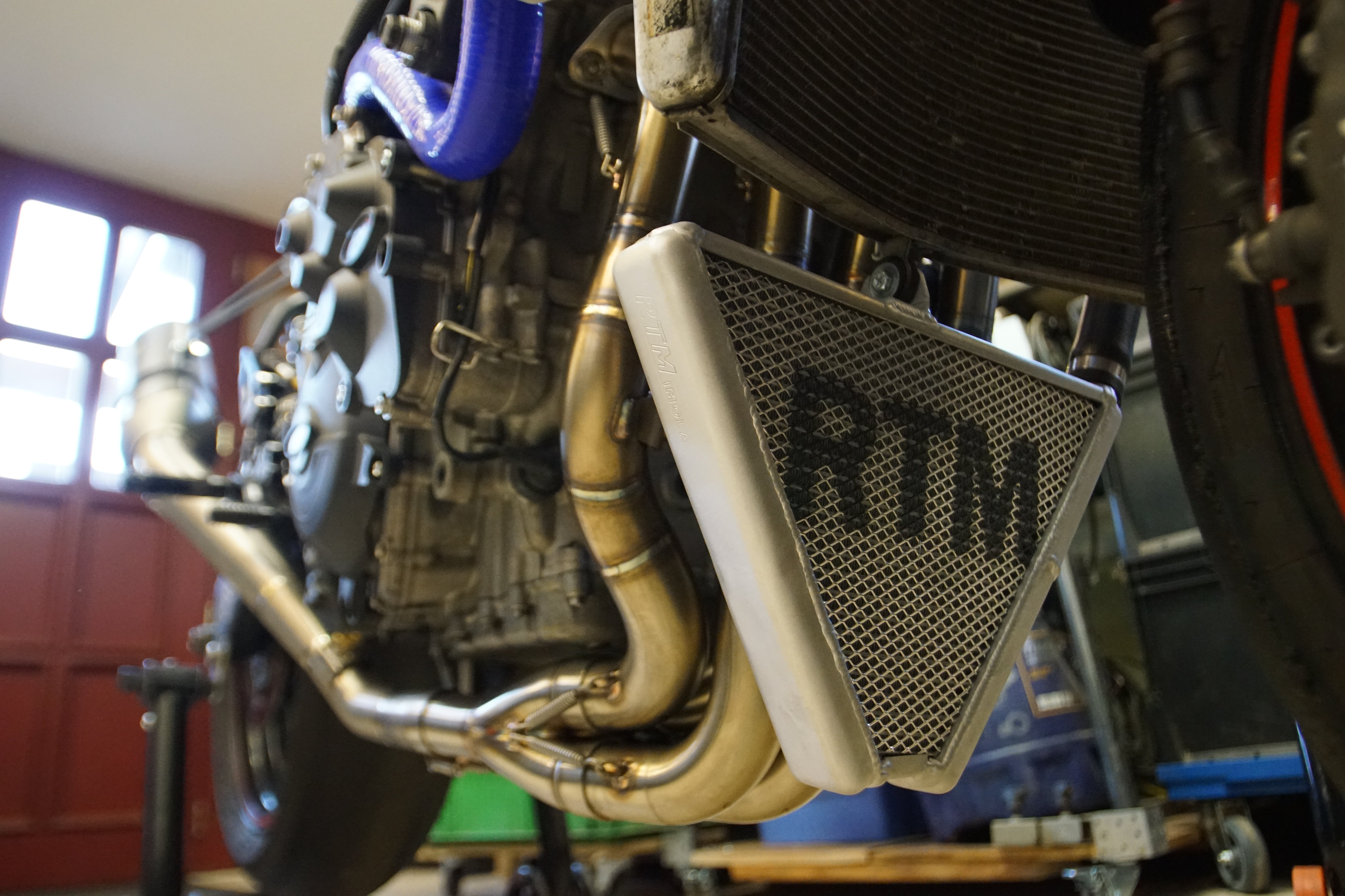 RTM Imola Zusatzkühler für Kawasaki ZX6R eingebaut