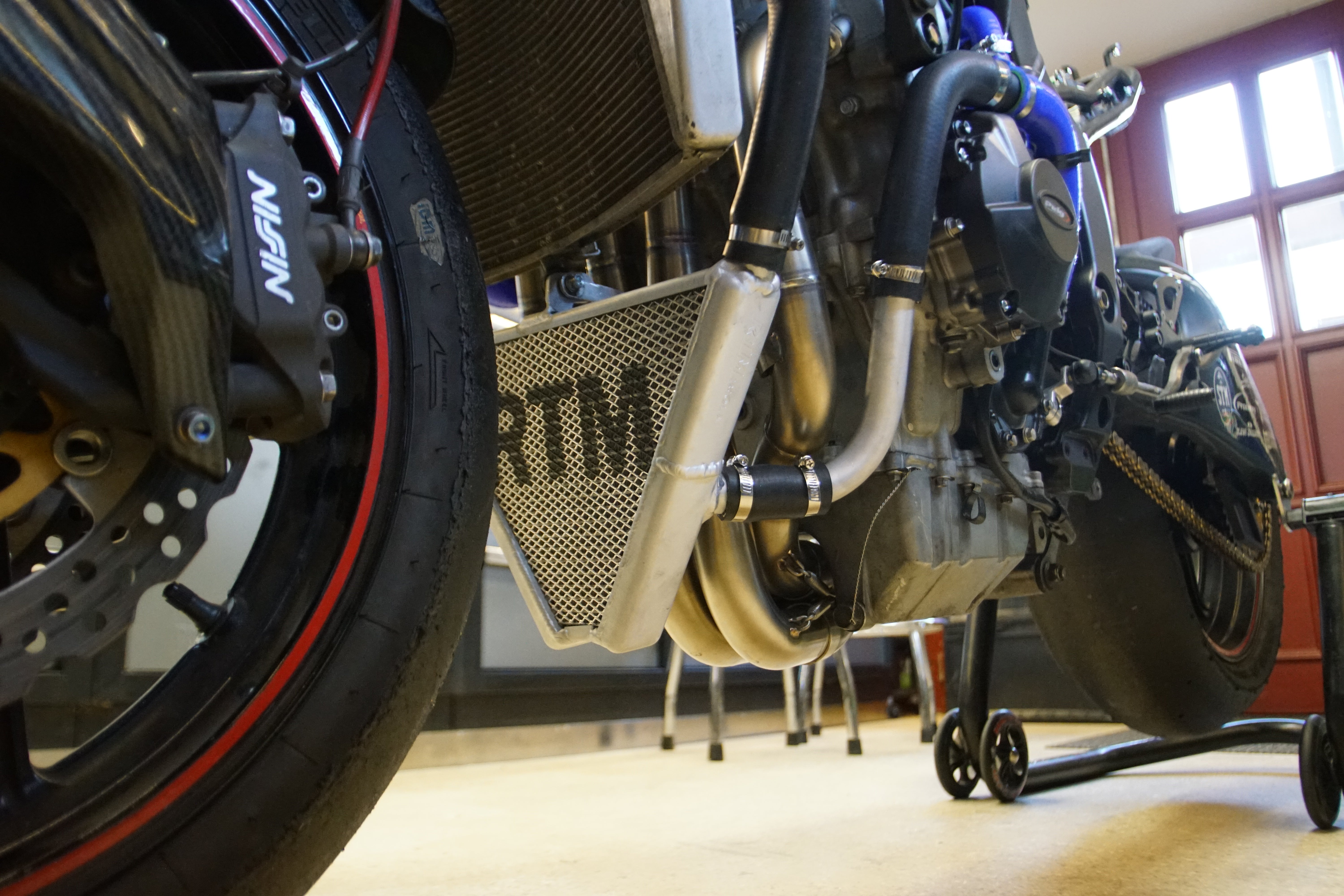 RTM Imola Zusatzkühler für Kawasaki ZX6R eingebaut seitenansicht