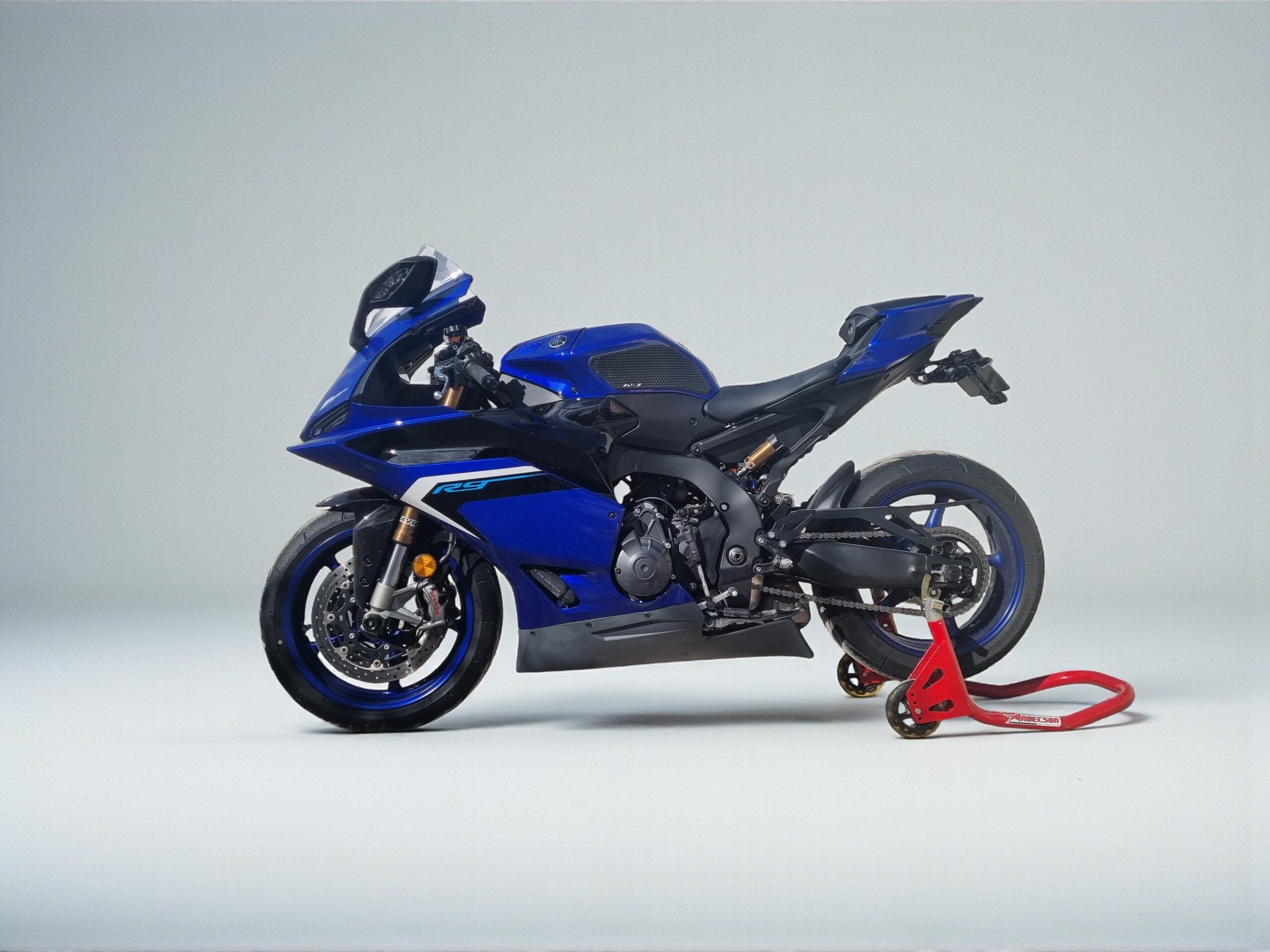 Yamaha R9 Bugverkleidung Straße