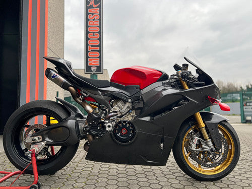 Ducati Panigale V4/S 2025 mit Carbon Rennverkleidung von PlasticBike, Vorderansicht