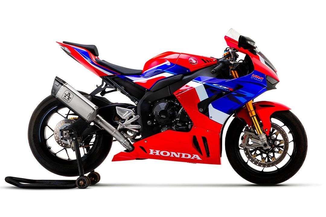 ARROW PISTA TITAN Z TYTANOWĄ RURĄ POŚREDNIĄ DO HONDY CBR1000 RR-R OD ROKU MODELOWEGO 2020-
