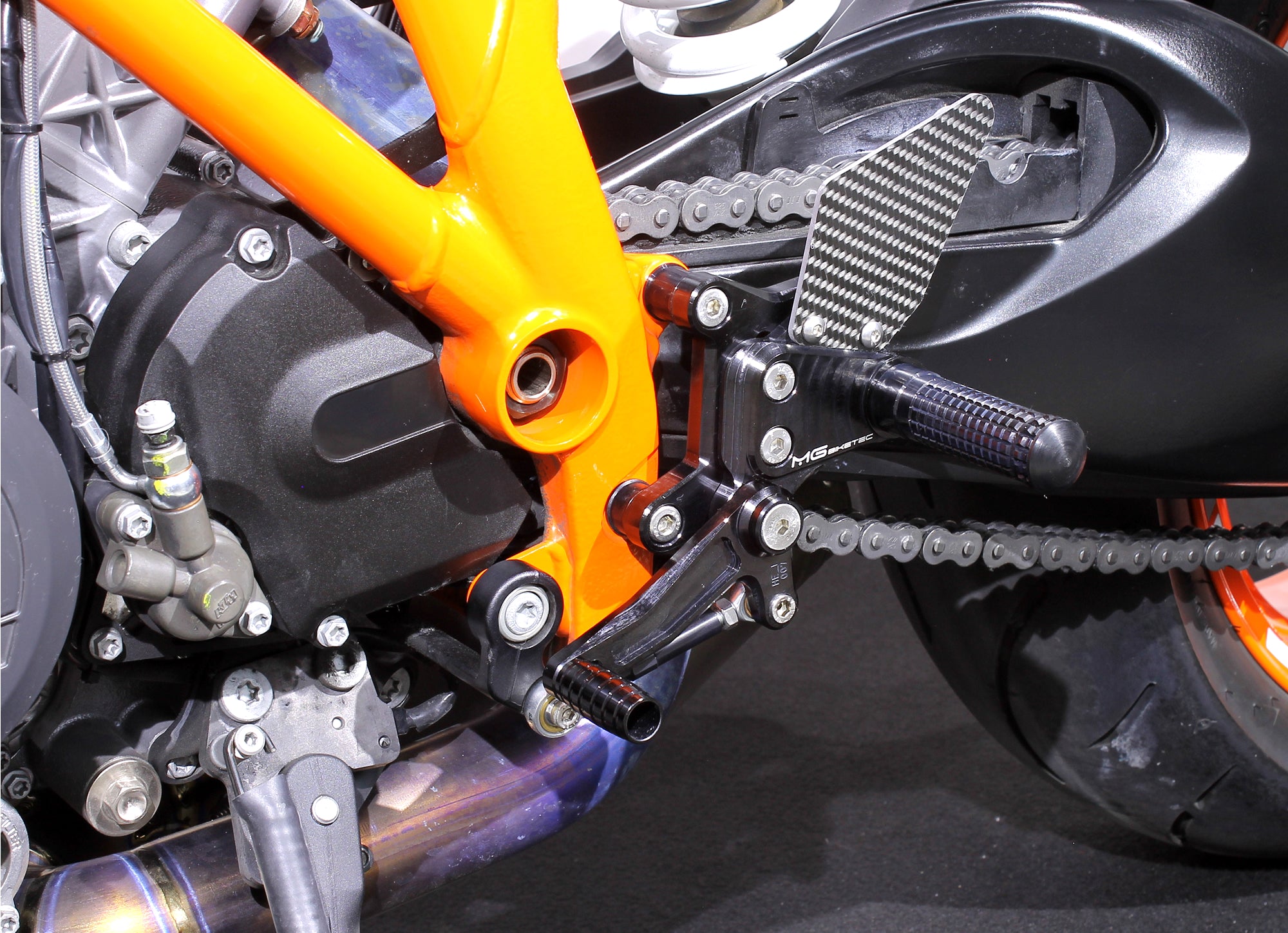 MG Biketec Fußrastenanlage mit ABE, gültig in D - A - CH für KTM 1290 Superduke 2014 - 2016