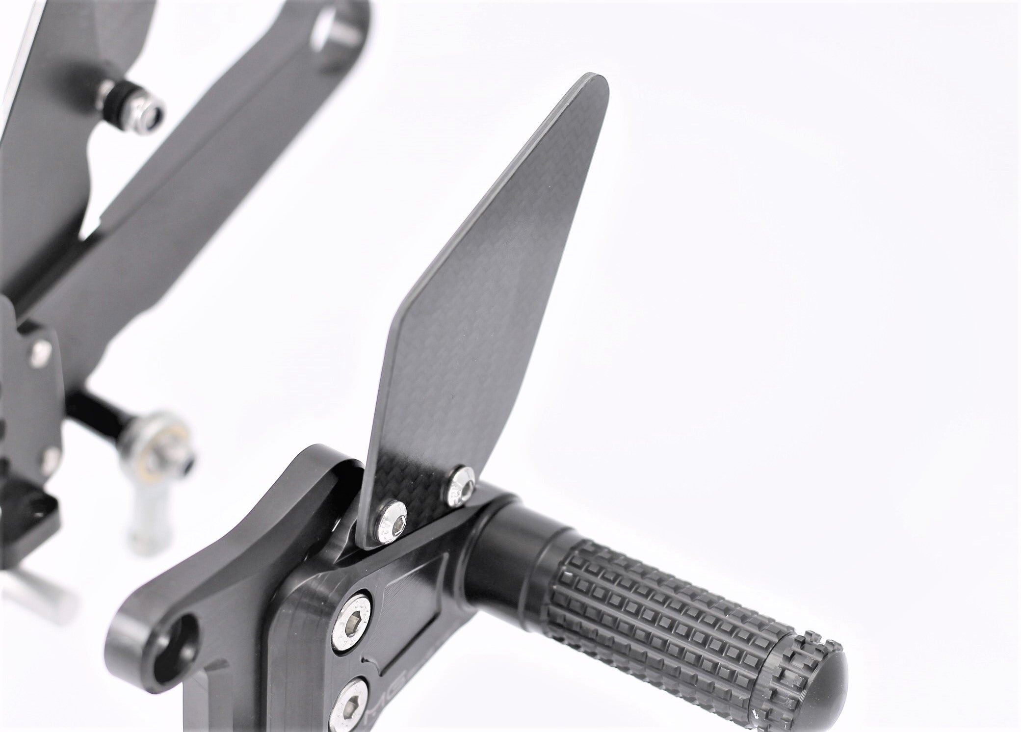 MG Biketec Fußrastenanlage mit ABE für Aprilia RSV4 2009 - 2016, Tuono 1100 2015 - 2016 nahaufnahme