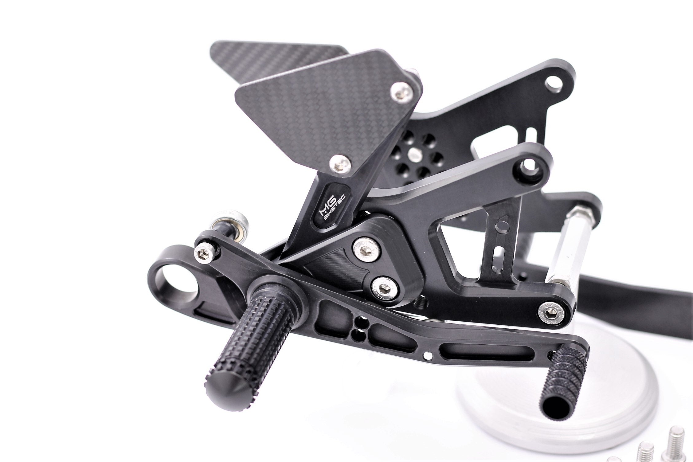 MG Biketec Fußrastenanlage mit ABE für Yamaha YZF-R6 2006 - 2016 nahaufnahme