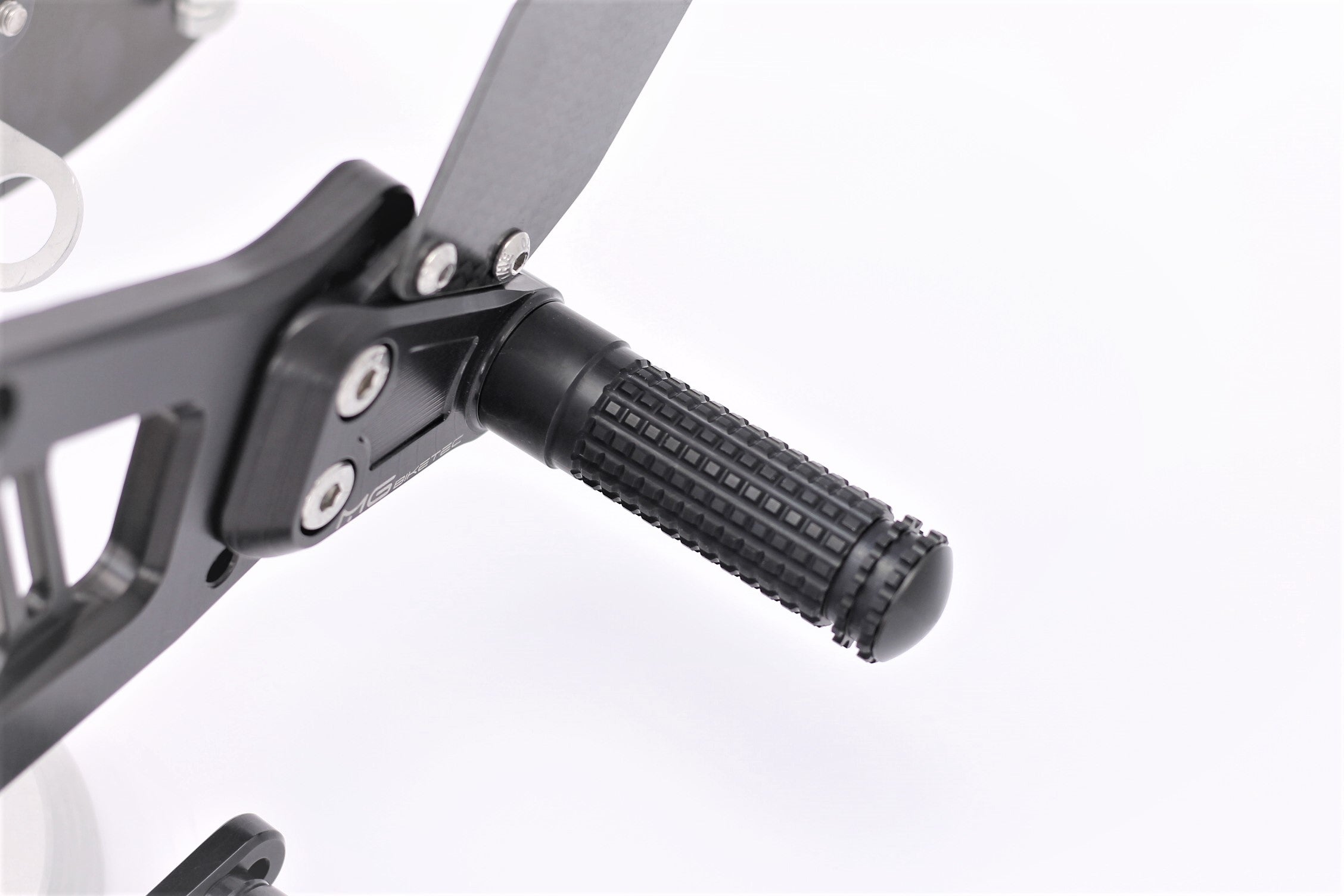 MG Biketec footrest system with ABE for Yamaha YZF-R6 2006 - 2016