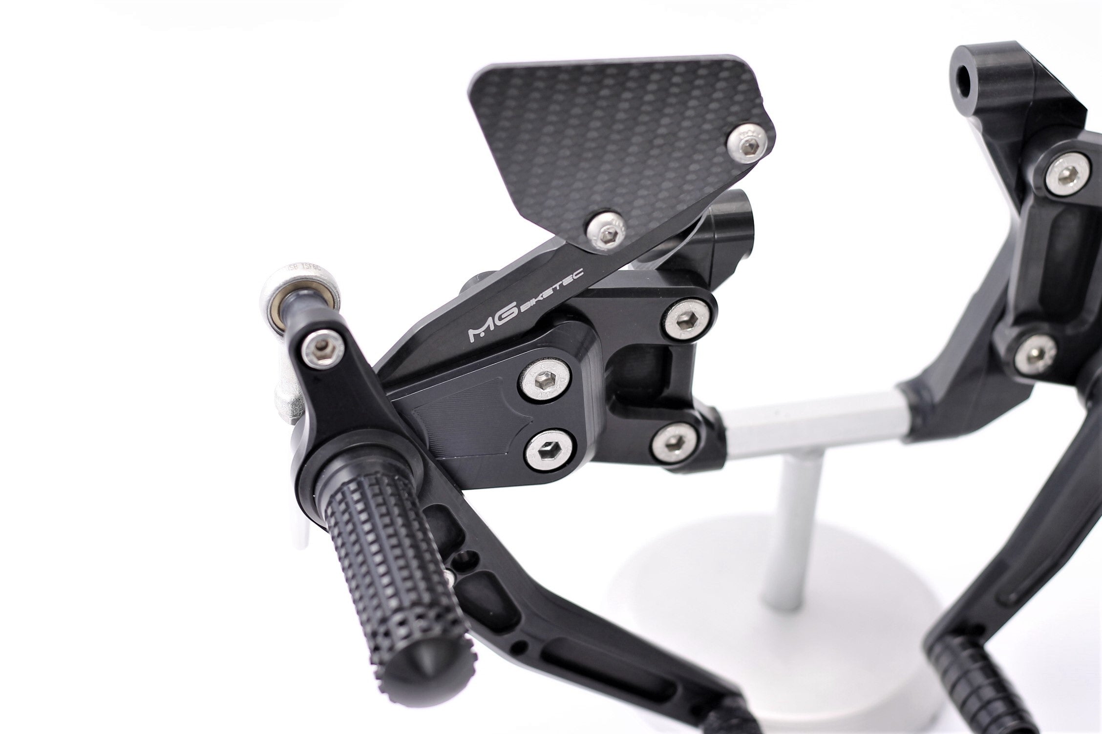 MG Biketec Fußrastenanlage mit ABE für Ducati Panigale 1199 & 1299 nahaufnahme