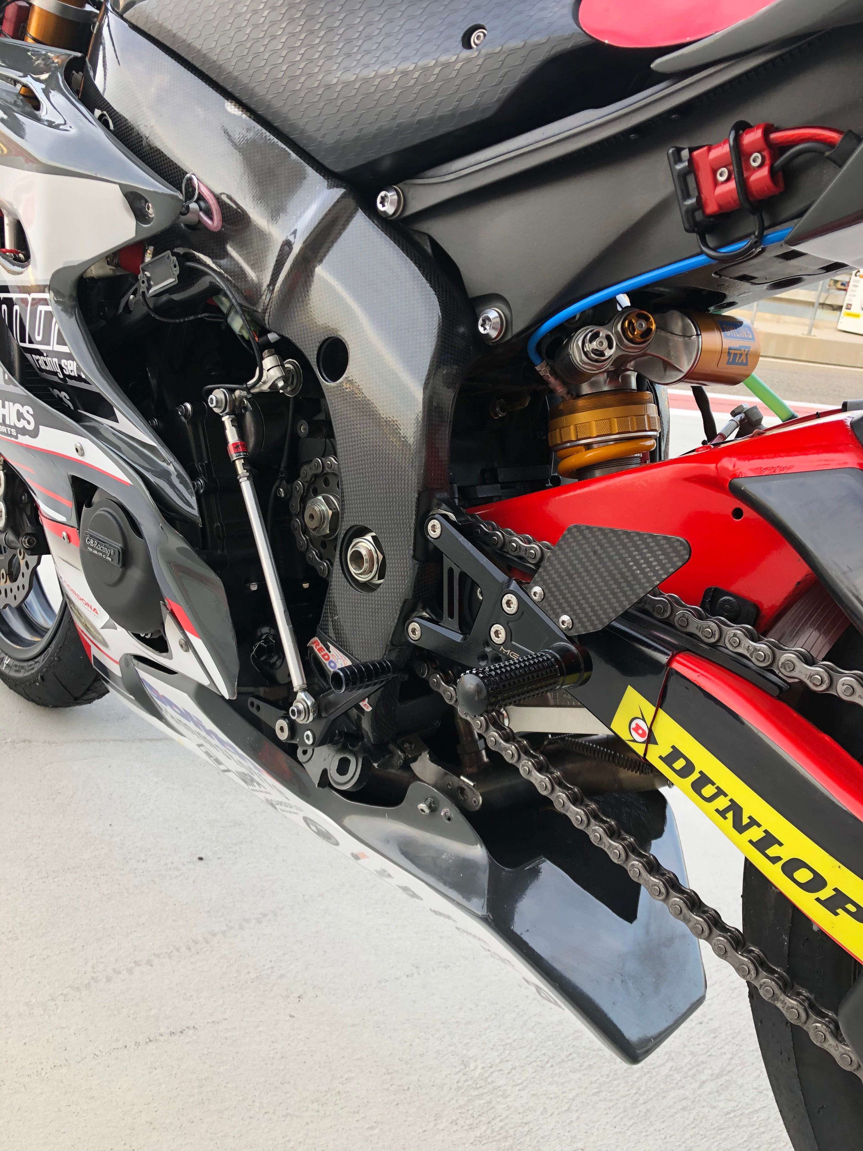 MG Biketec footrest system with ABE for Yamaha YZF-R6 RJ27