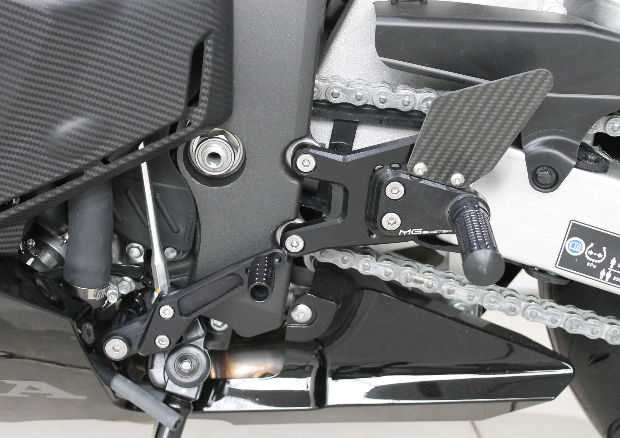 MG-Biketec footrest system with ABE for Honda CBR 600 RR 2007 - 2016