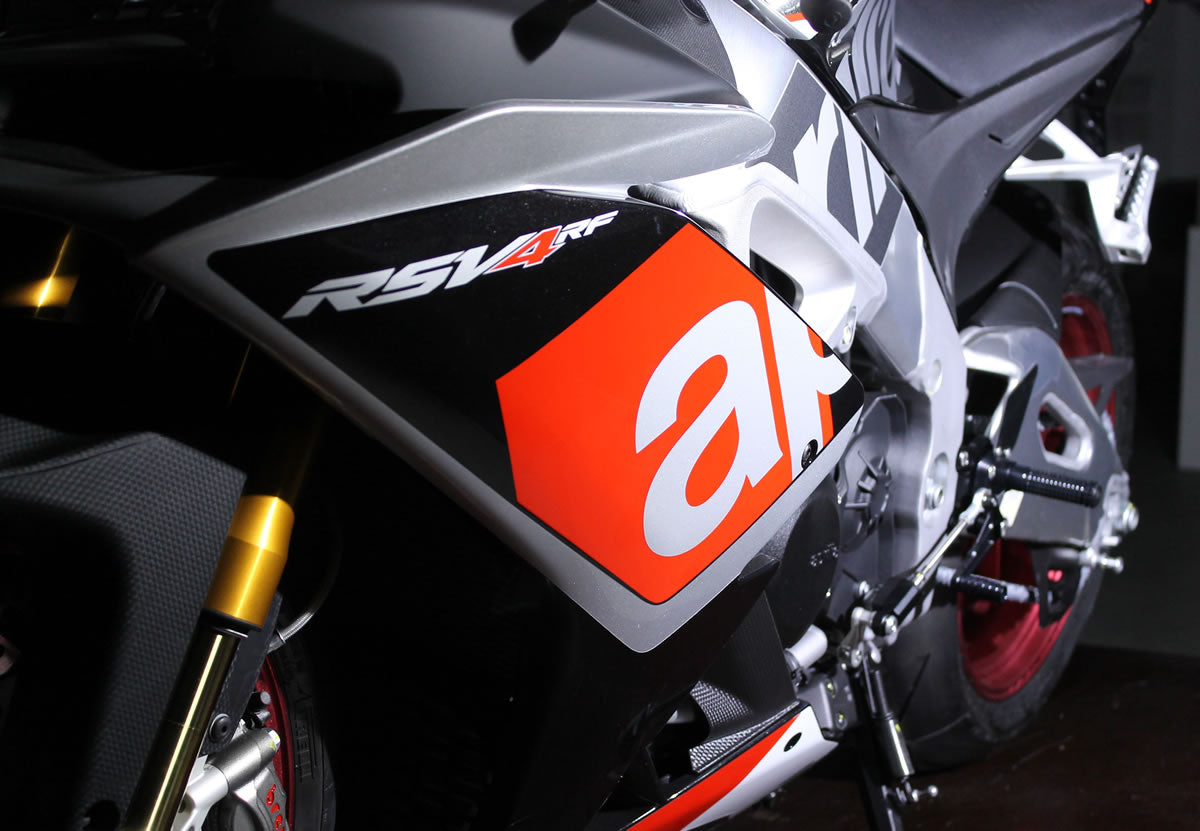 MG Biketec Fußrastenanlage mit ABE für Aprilia RSV4 2017 - 2018 & Tuono 2017 - 2020